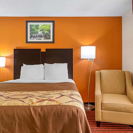 Rodeway Inn Coopersville Екстериор снимка