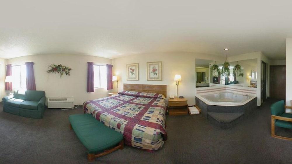 Rodeway Inn Coopersville Екстериор снимка