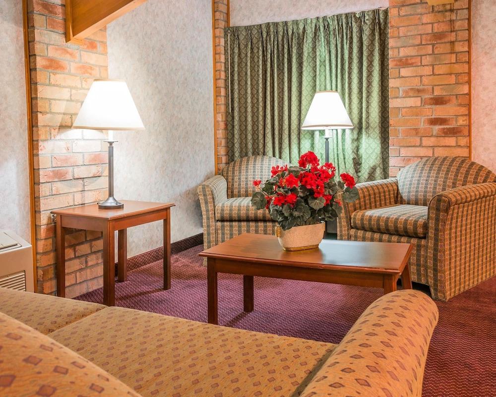 Rodeway Inn Coopersville Екстериор снимка