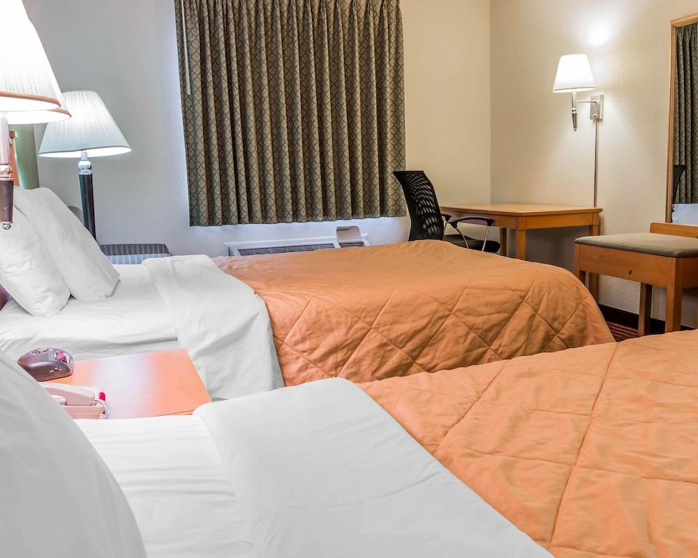 Rodeway Inn Coopersville Екстериор снимка