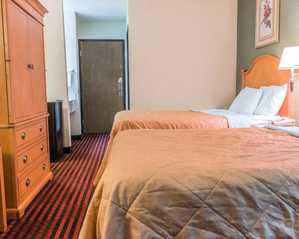 Rodeway Inn Coopersville Екстериор снимка