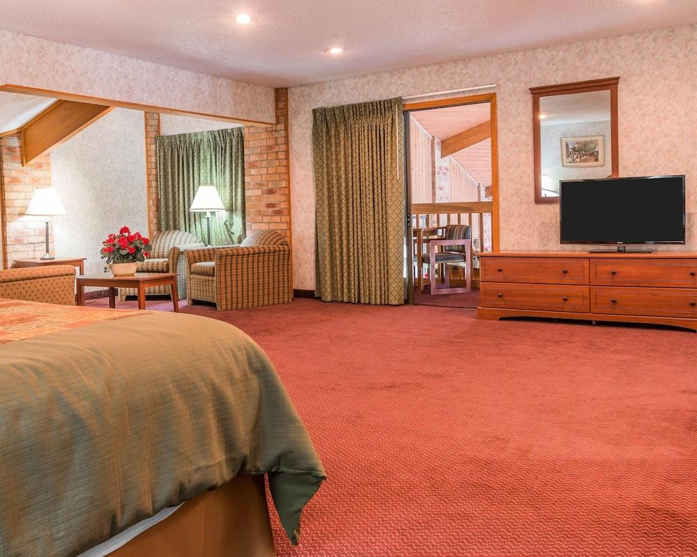 Rodeway Inn Coopersville Екстериор снимка