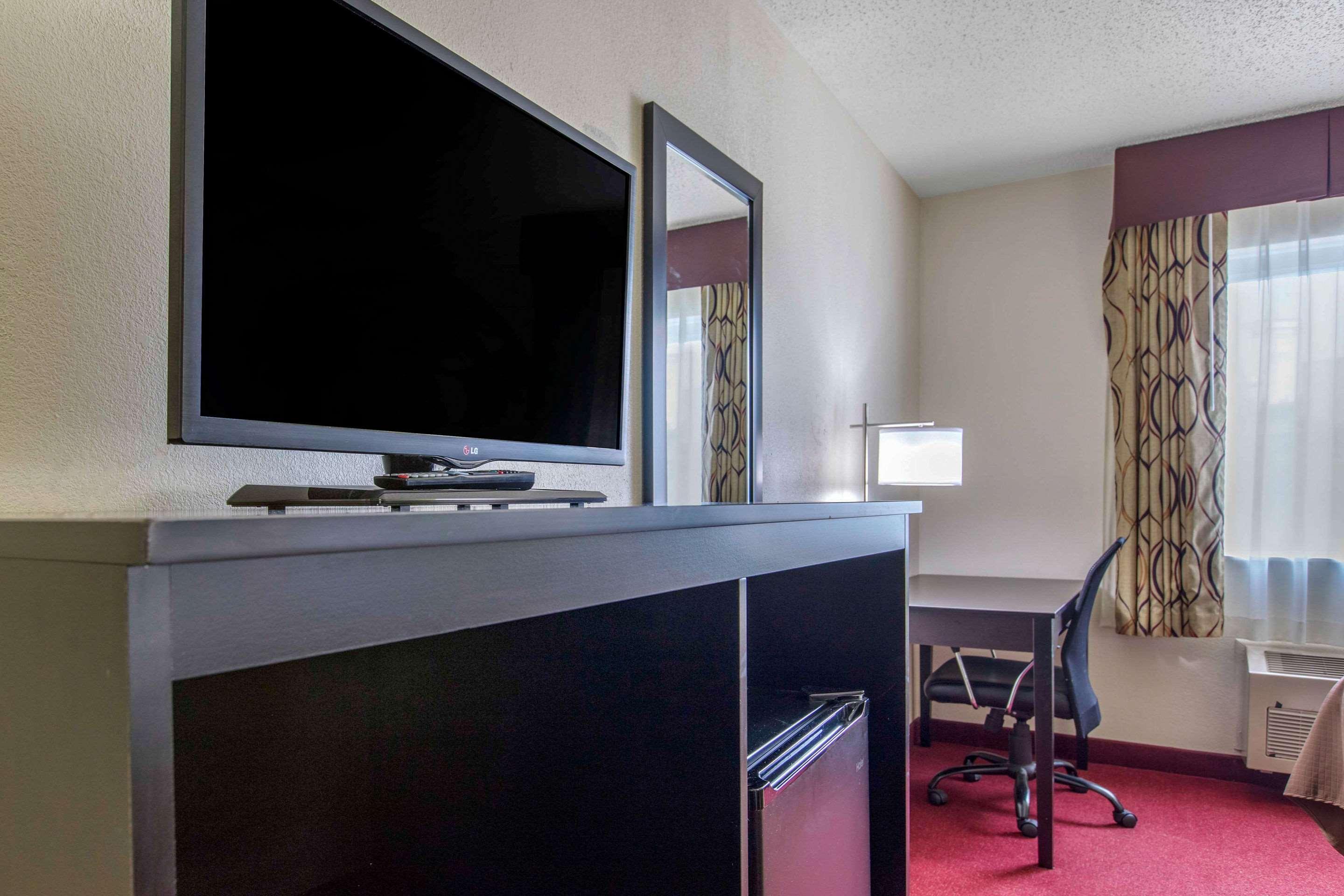 Rodeway Inn Coopersville Екстериор снимка