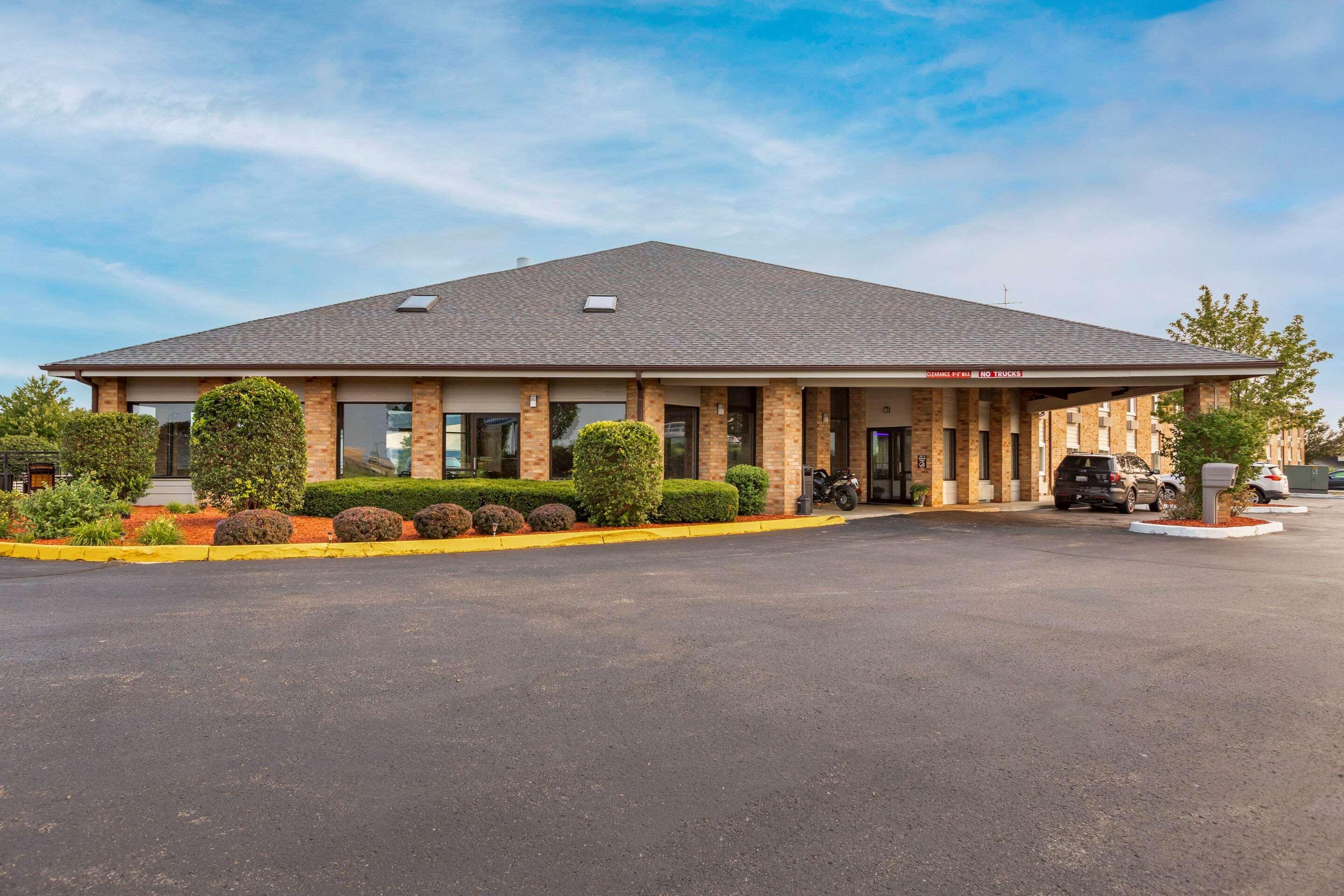 Rodeway Inn Coopersville Екстериор снимка