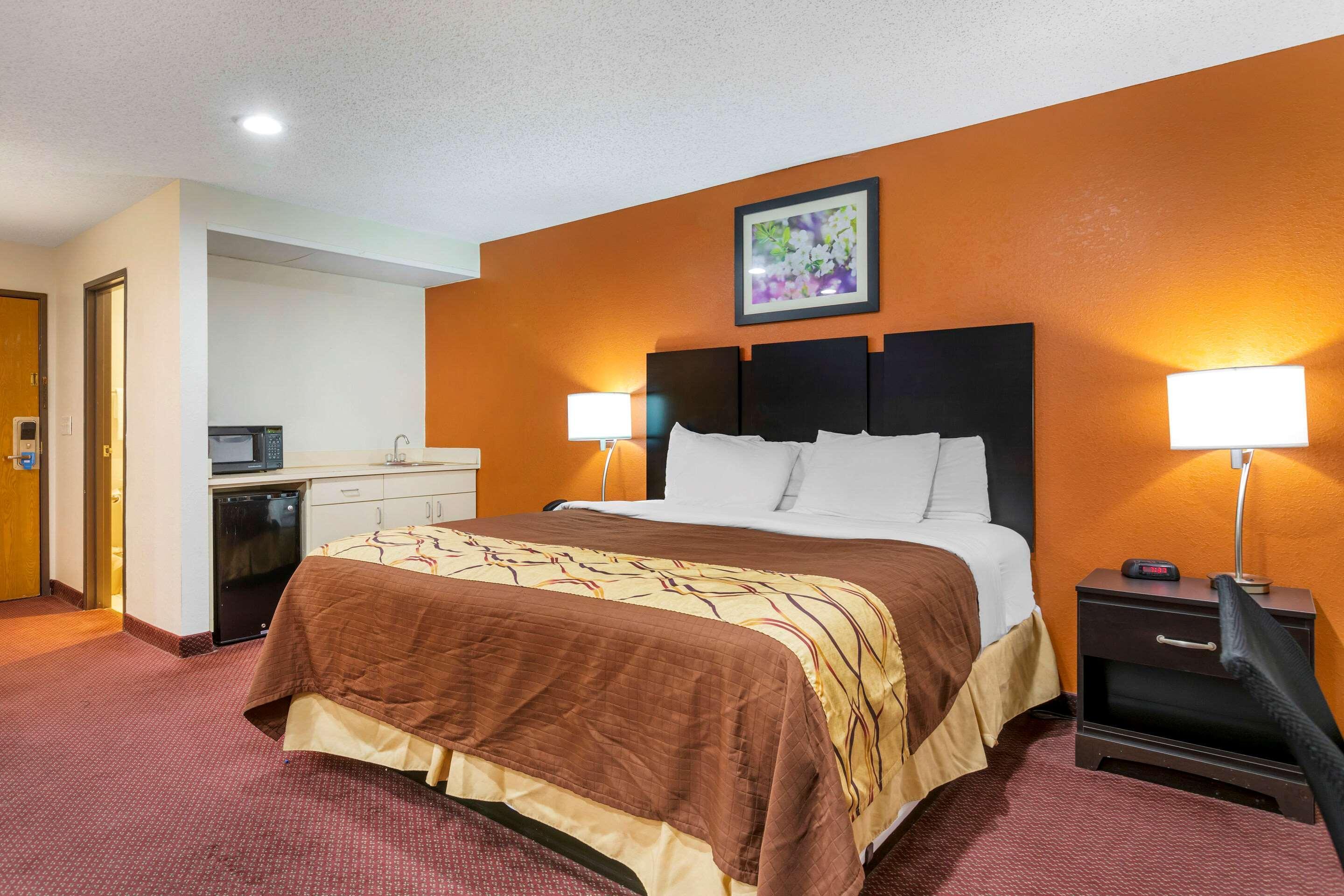 Rodeway Inn Coopersville Екстериор снимка