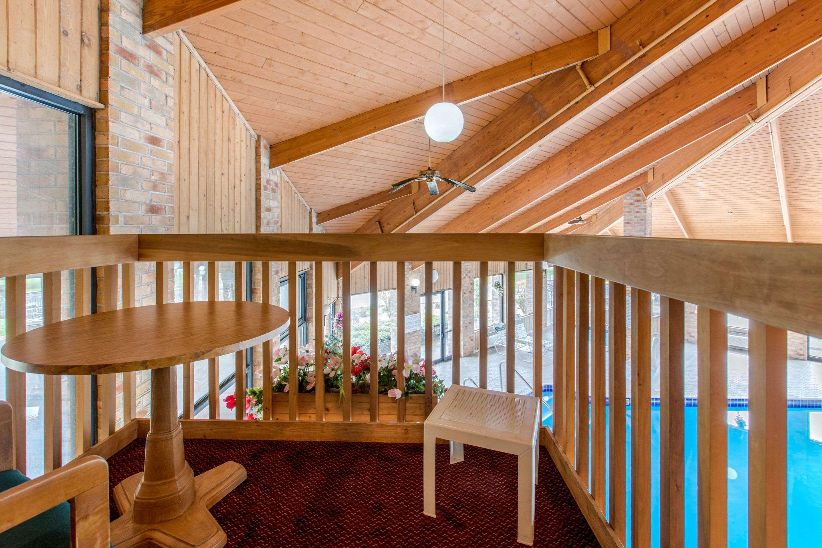 Rodeway Inn Coopersville Екстериор снимка