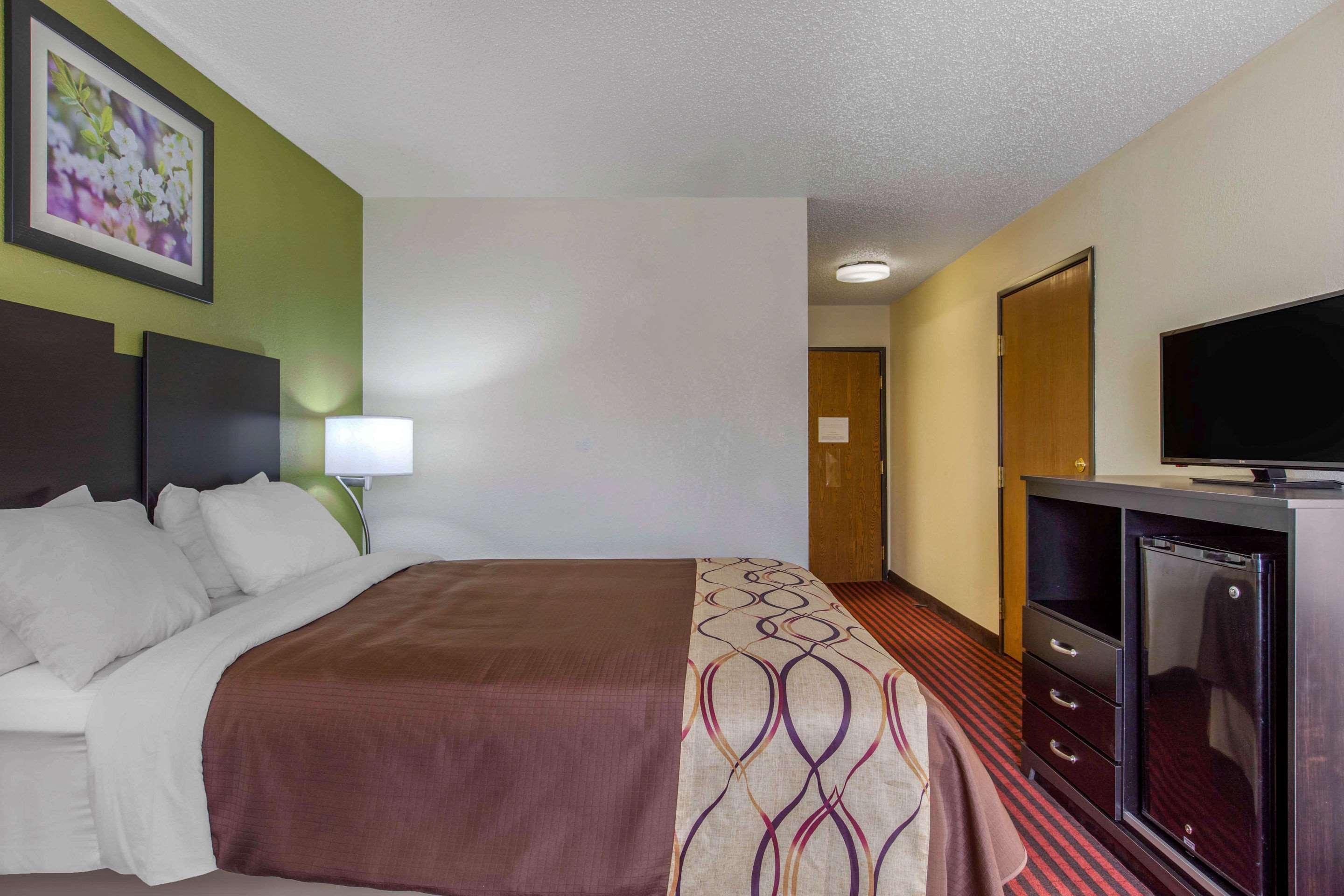 Rodeway Inn Coopersville Екстериор снимка
