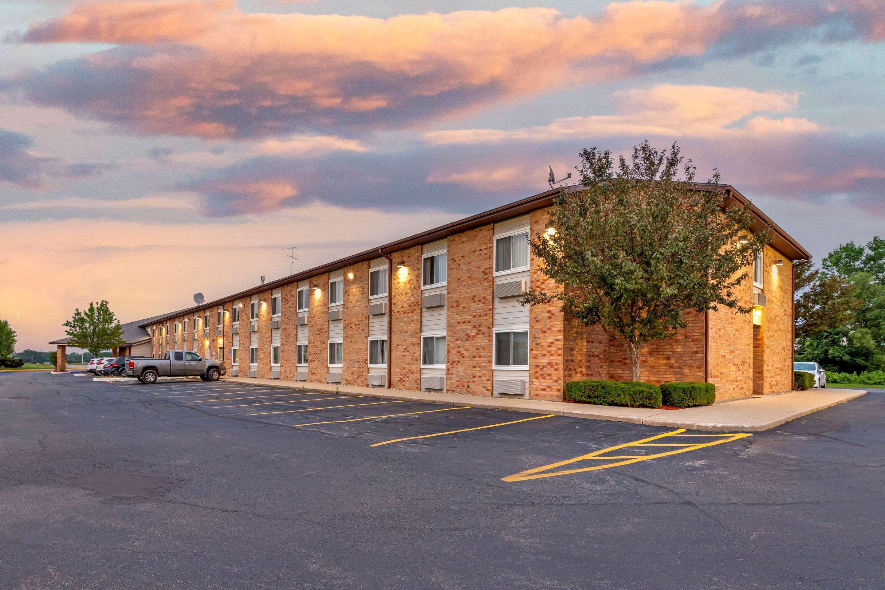 Rodeway Inn Coopersville Екстериор снимка