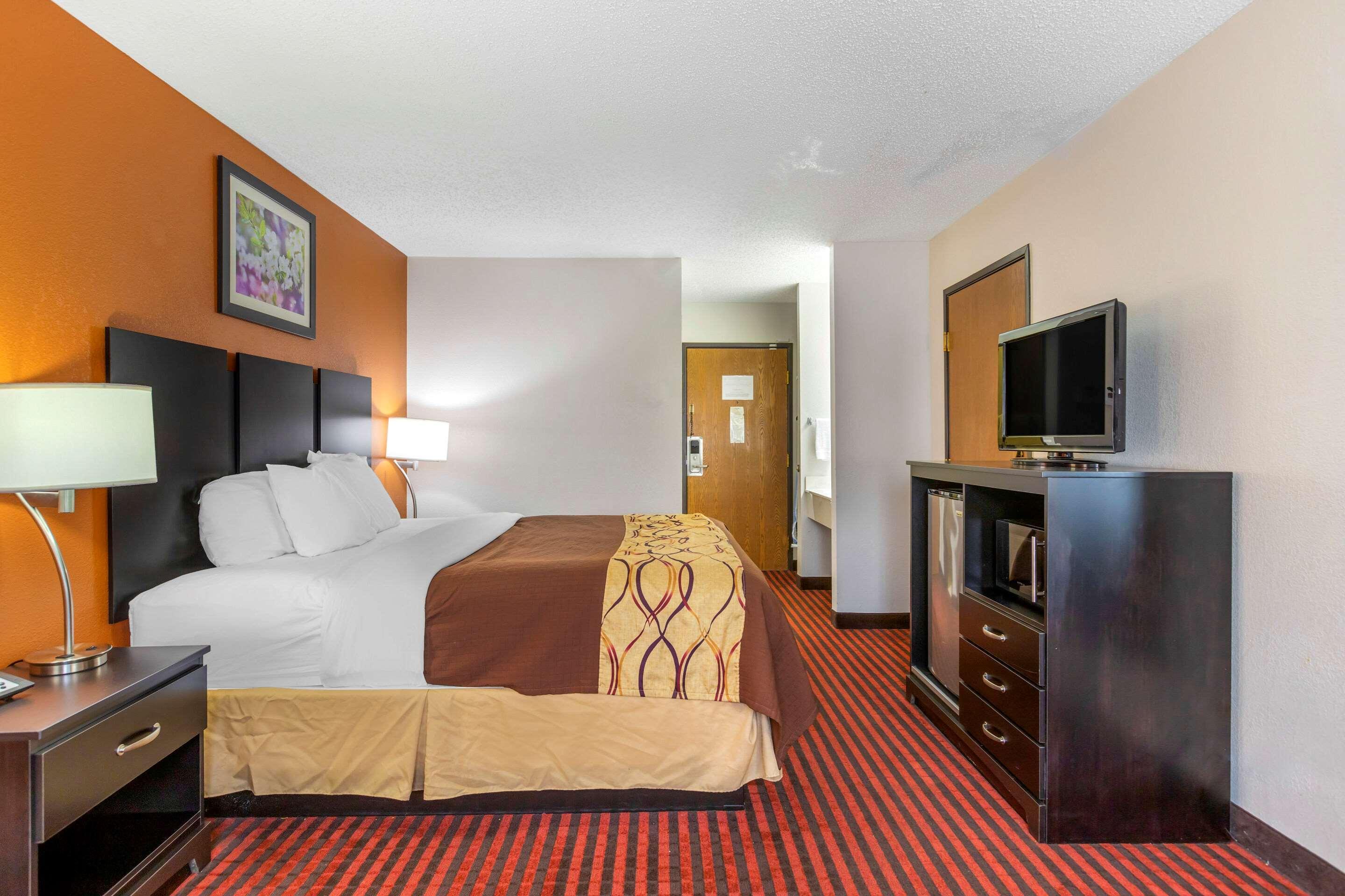 Rodeway Inn Coopersville Екстериор снимка