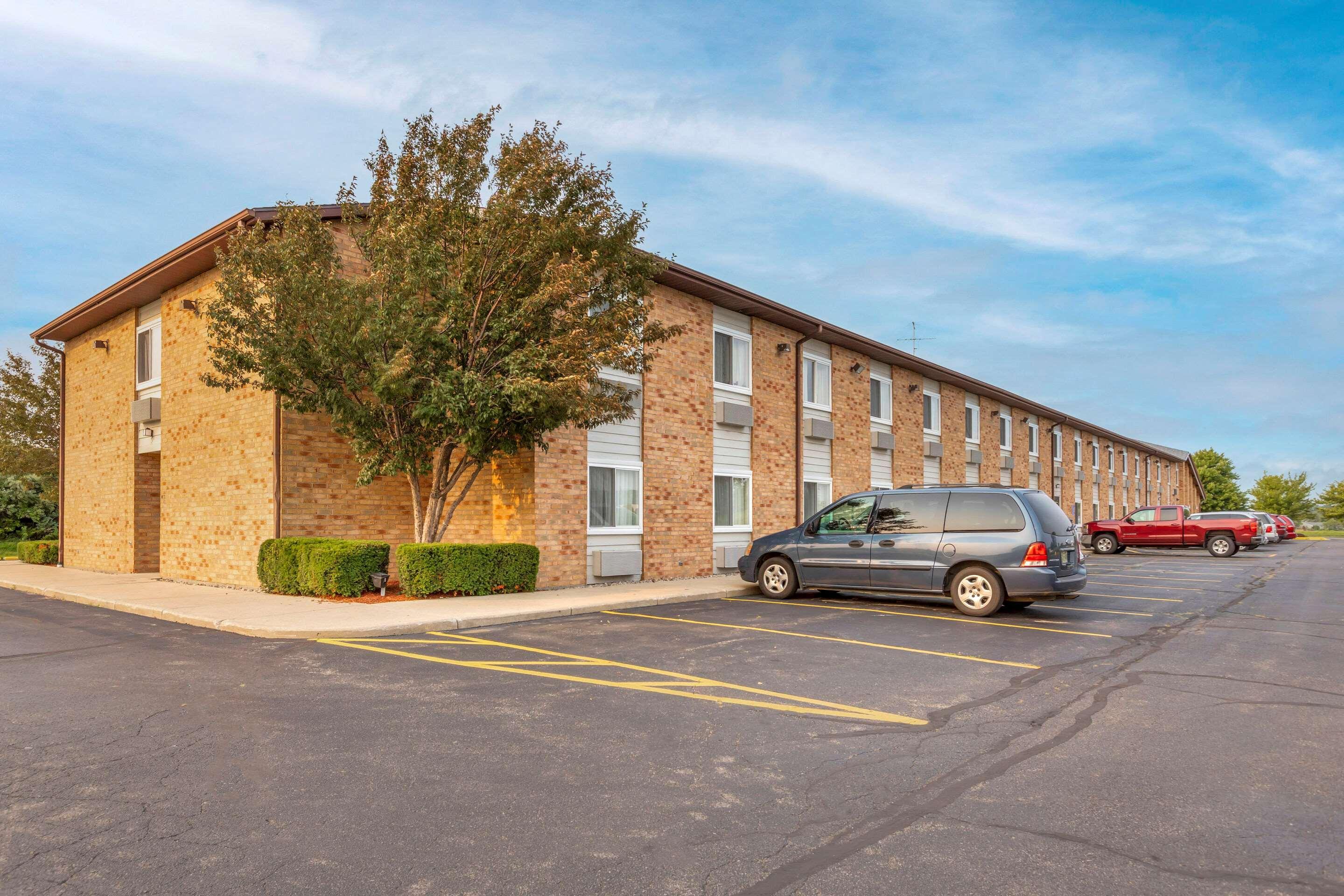 Rodeway Inn Coopersville Екстериор снимка