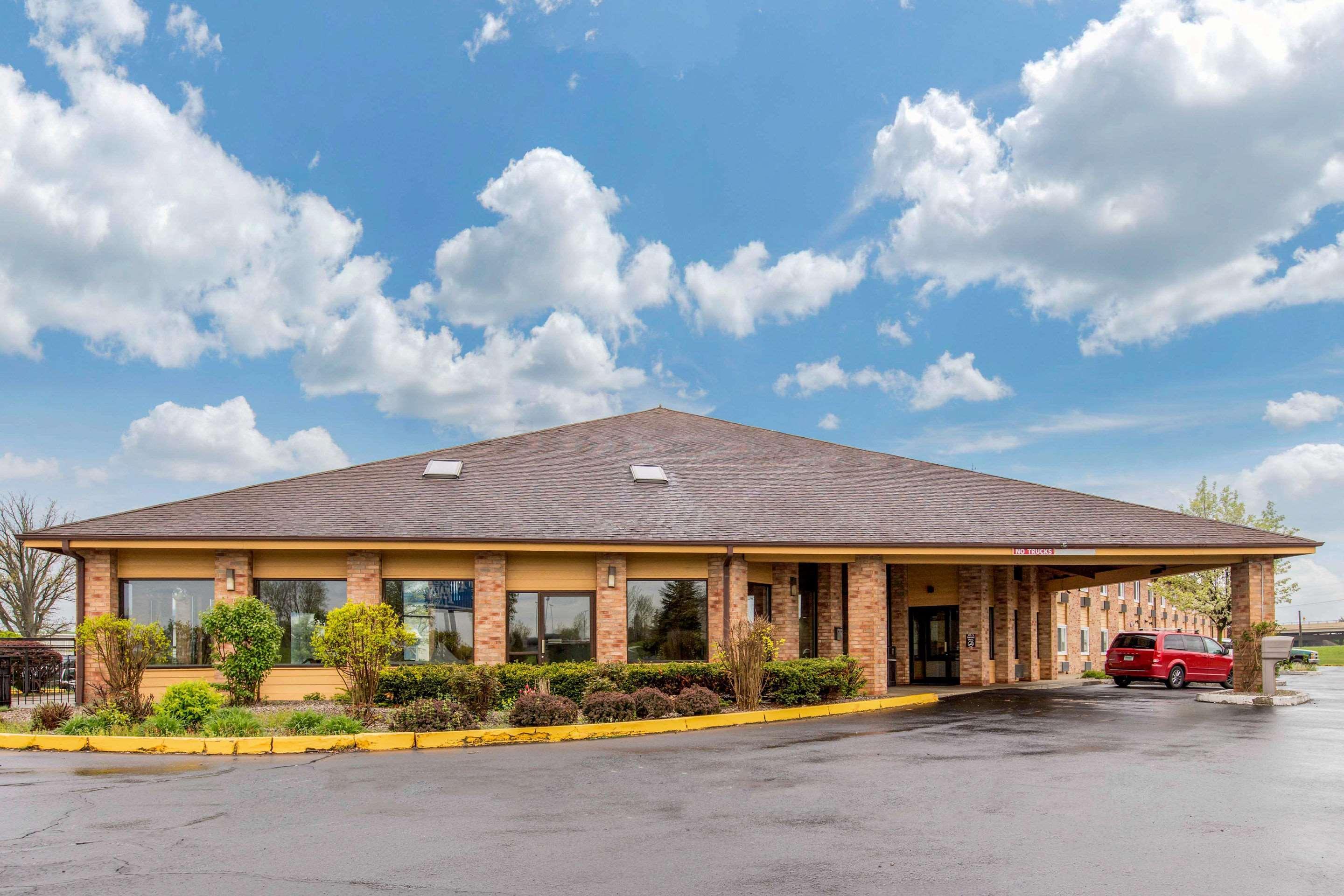 Rodeway Inn Coopersville Екстериор снимка