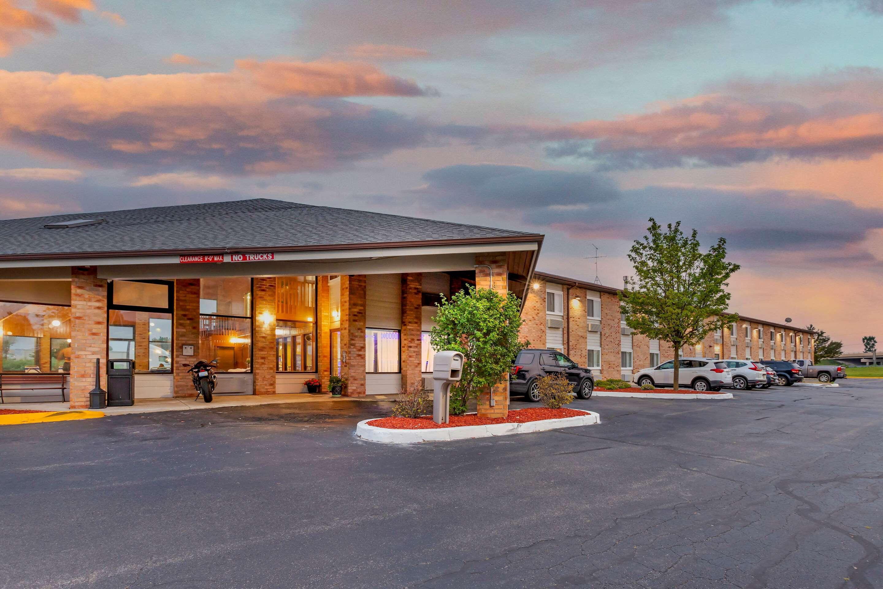 Rodeway Inn Coopersville Екстериор снимка