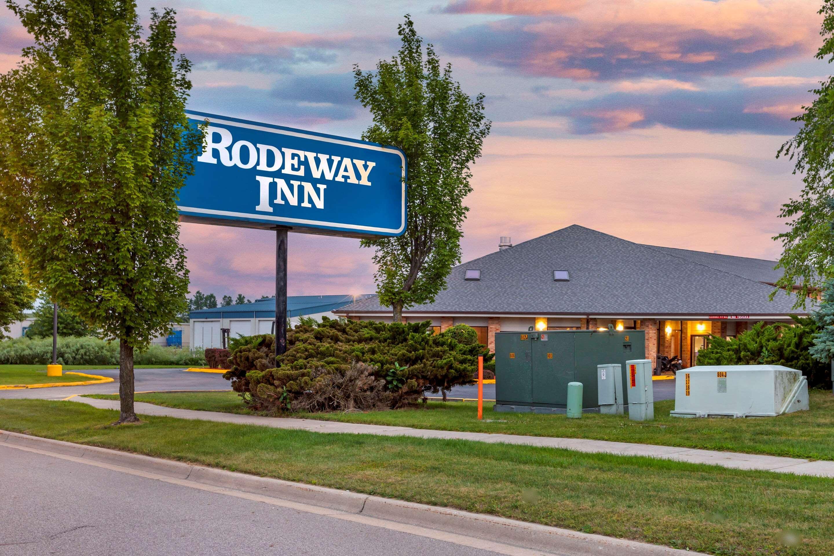 Rodeway Inn Coopersville Екстериор снимка