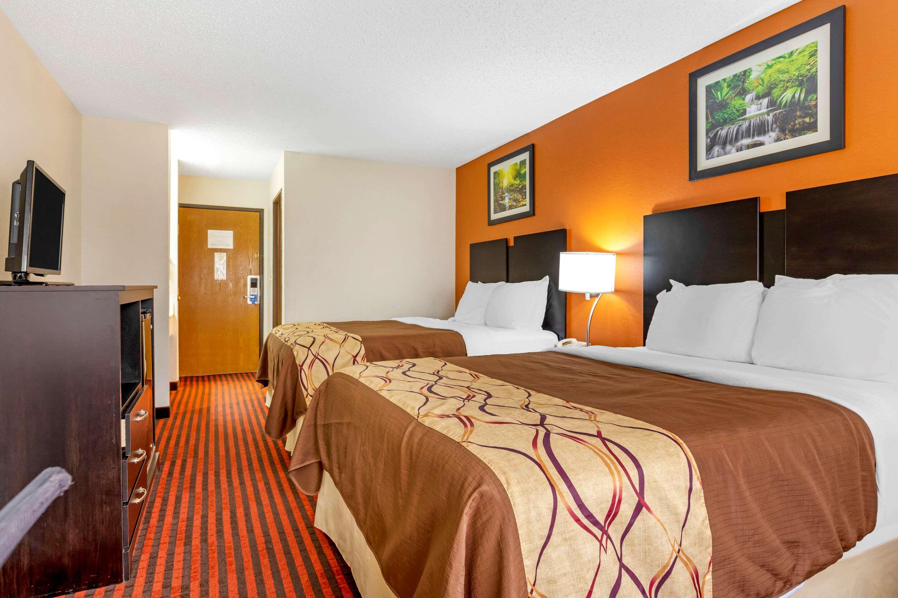 Rodeway Inn Coopersville Екстериор снимка
