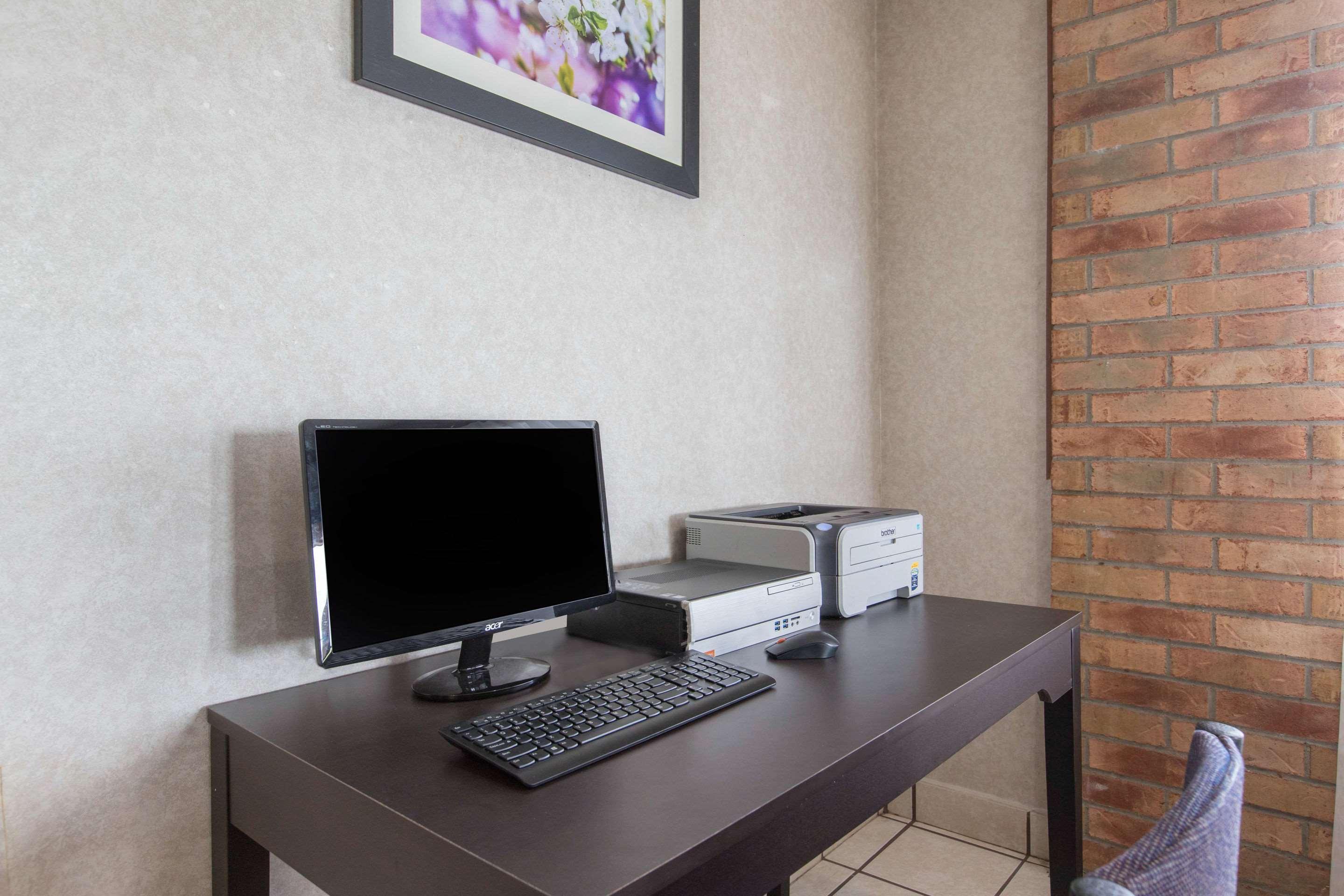 Rodeway Inn Coopersville Екстериор снимка