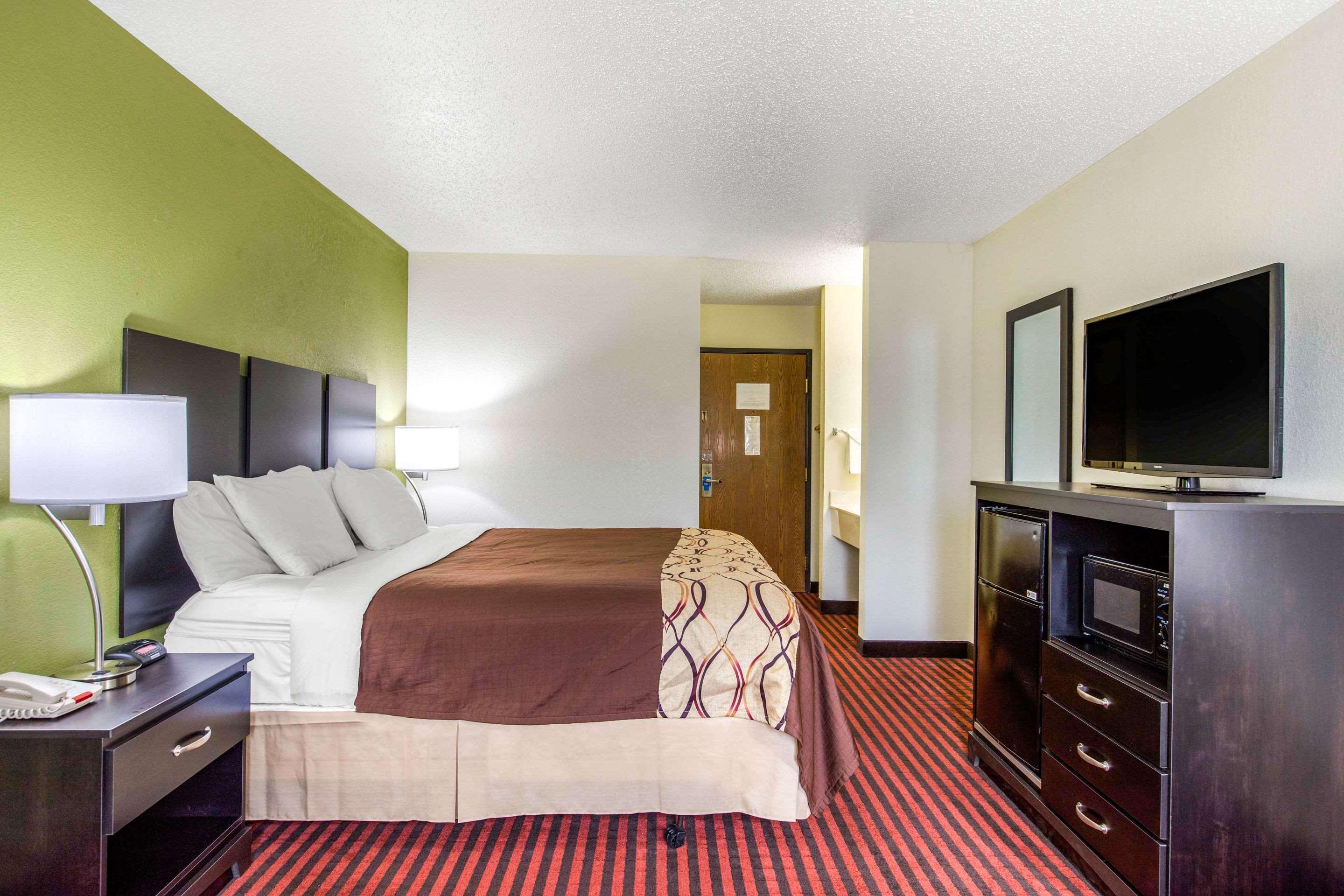 Rodeway Inn Coopersville Екстериор снимка