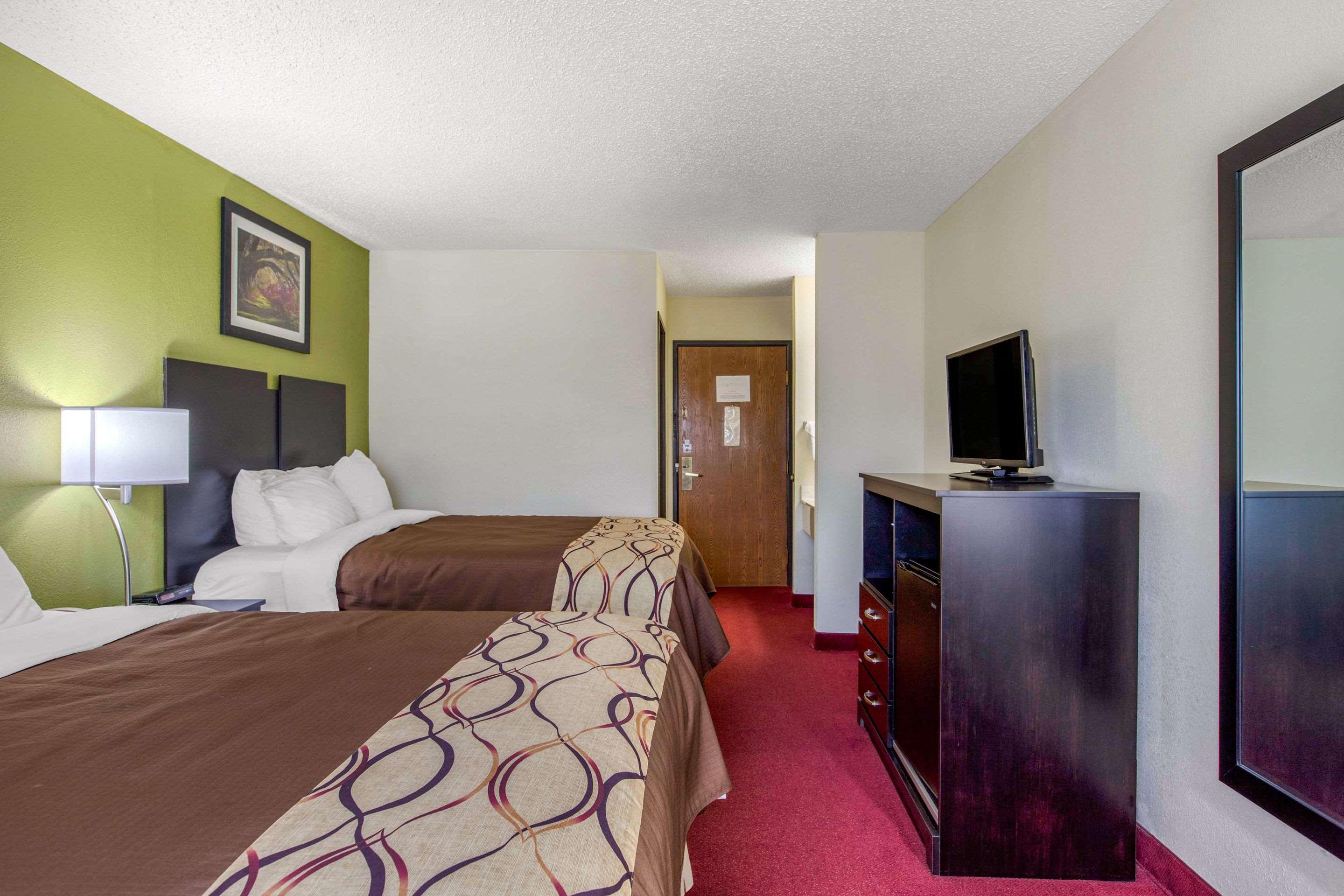 Rodeway Inn Coopersville Екстериор снимка
