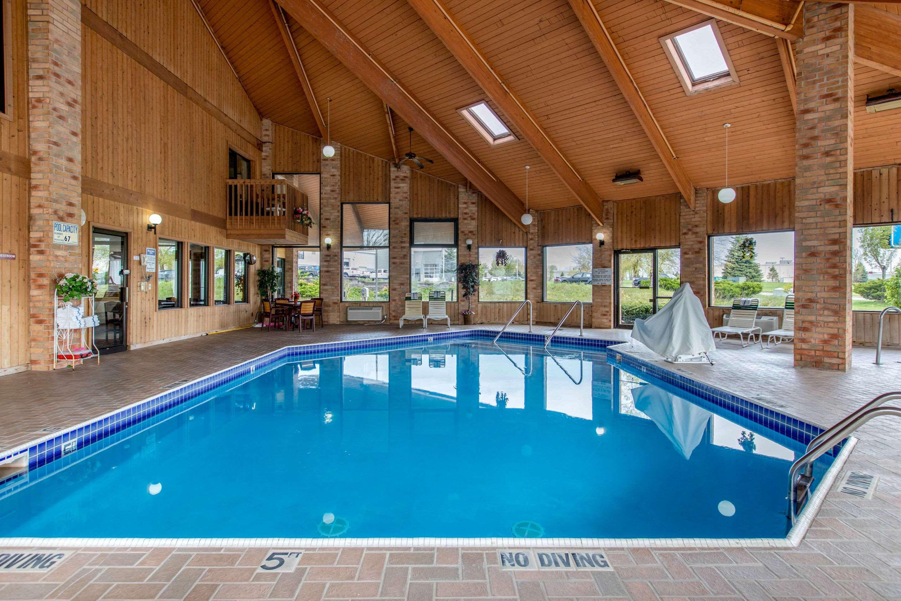 Rodeway Inn Coopersville Екстериор снимка