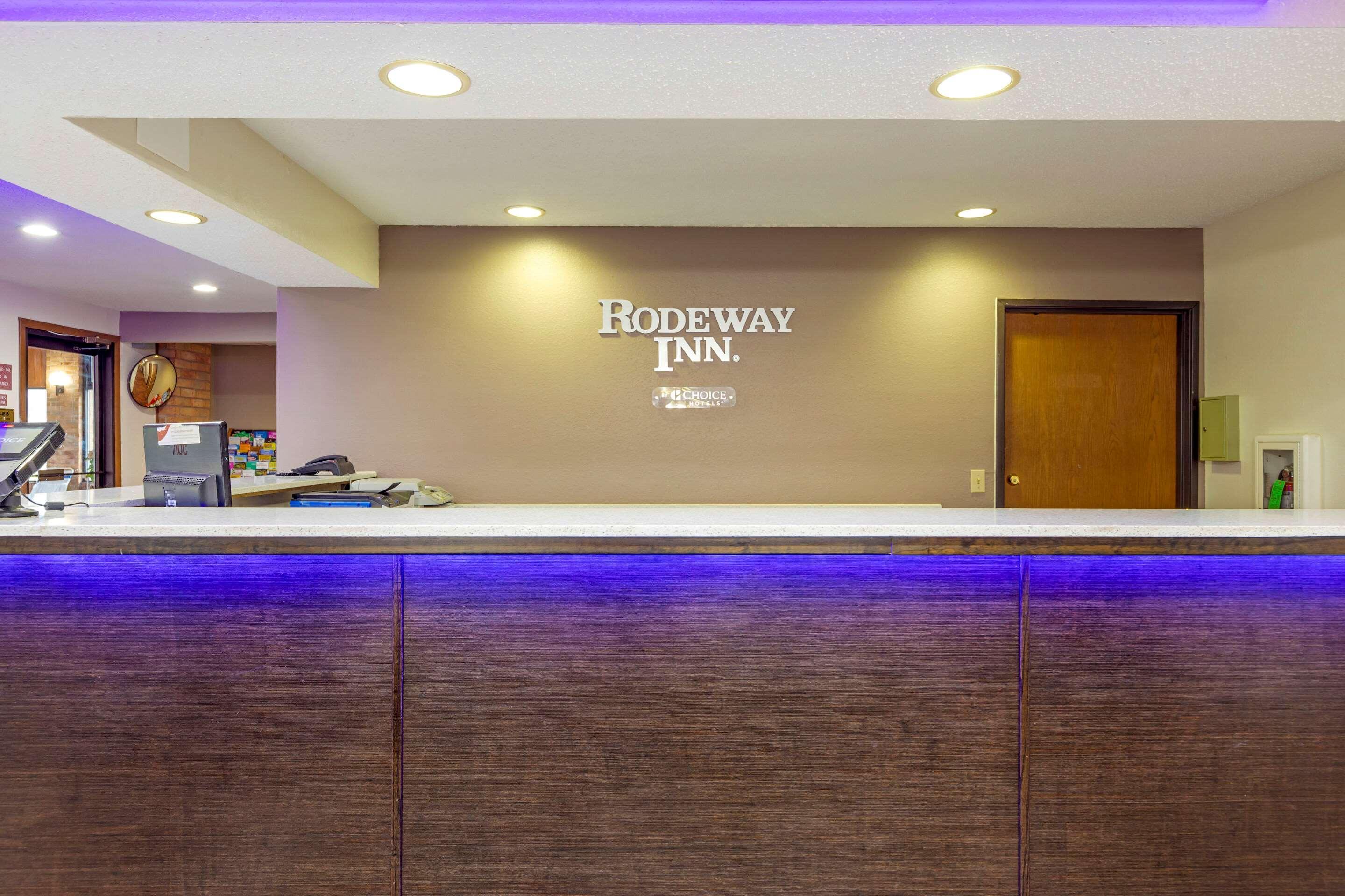 Rodeway Inn Coopersville Екстериор снимка